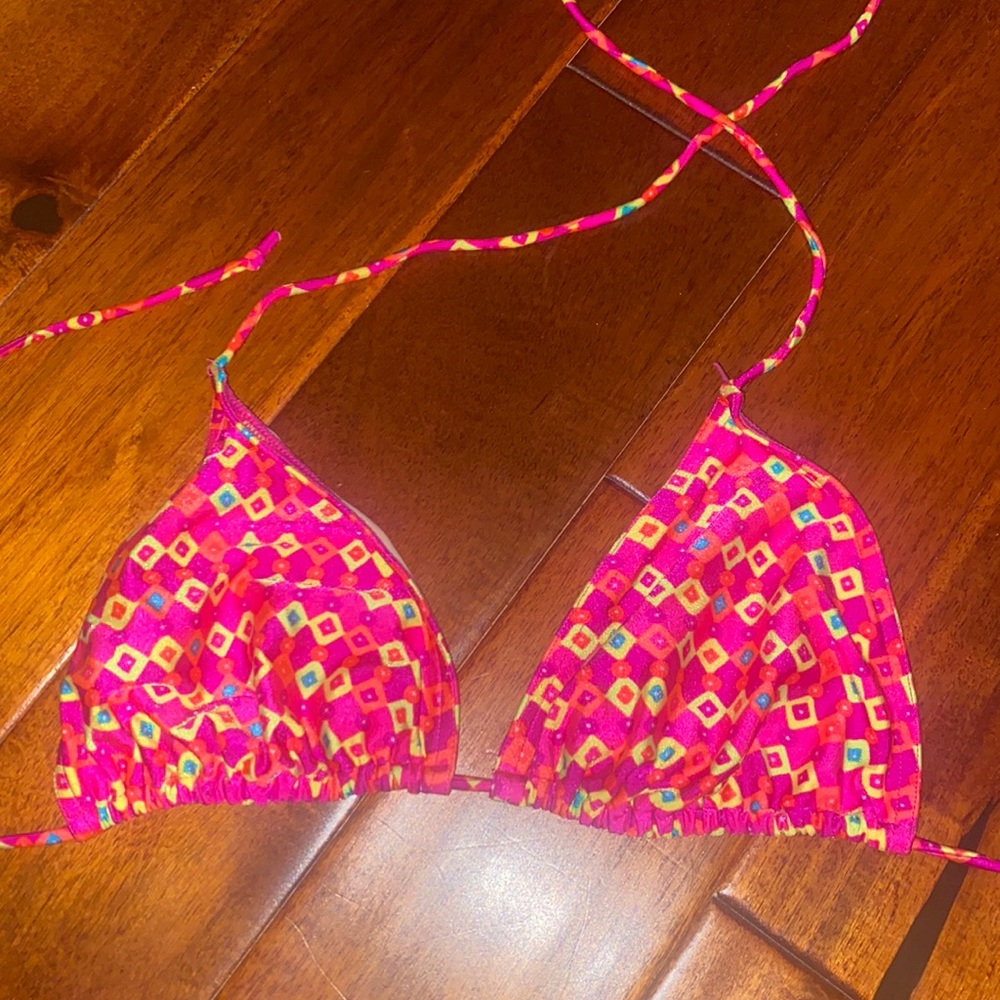 Colored pattern bikini top!